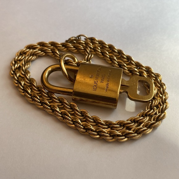 14K GF + LOUIS VUITTON lock & key necklaceš serial #322 - Picture 8 of 17